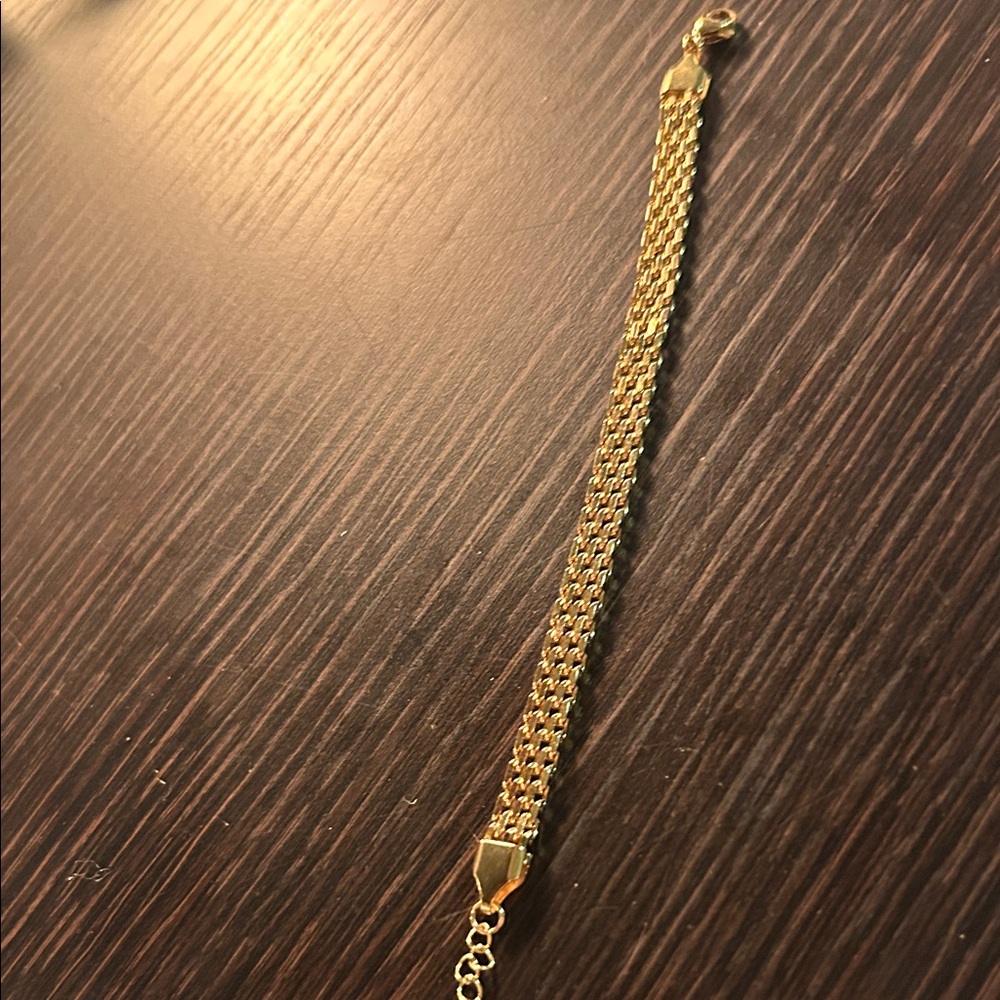 Elegant Gold Chain Bracelet